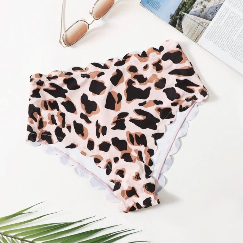 NIP!  Awesome Leopard Print Scallop Trim Swimsuit Bikini Bottoms Sz XS